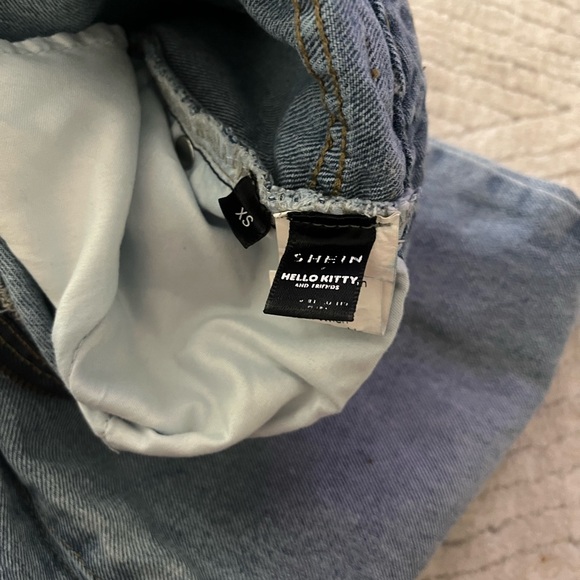 Hello kitty Jeans - Picture 2 of 3